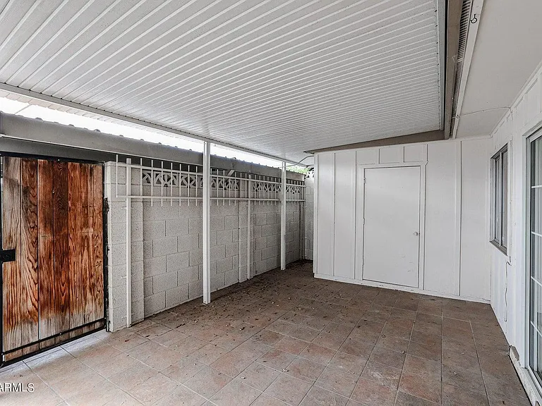 1803 W Maryland Ave — Photo 39