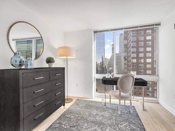 211 North End Avenue image 8 of 22