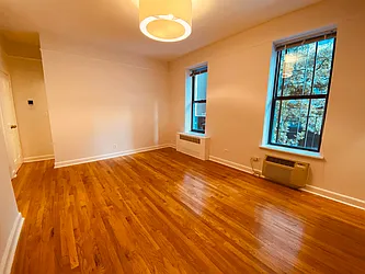 Rented by Metropolis Real Estate of Manhattan