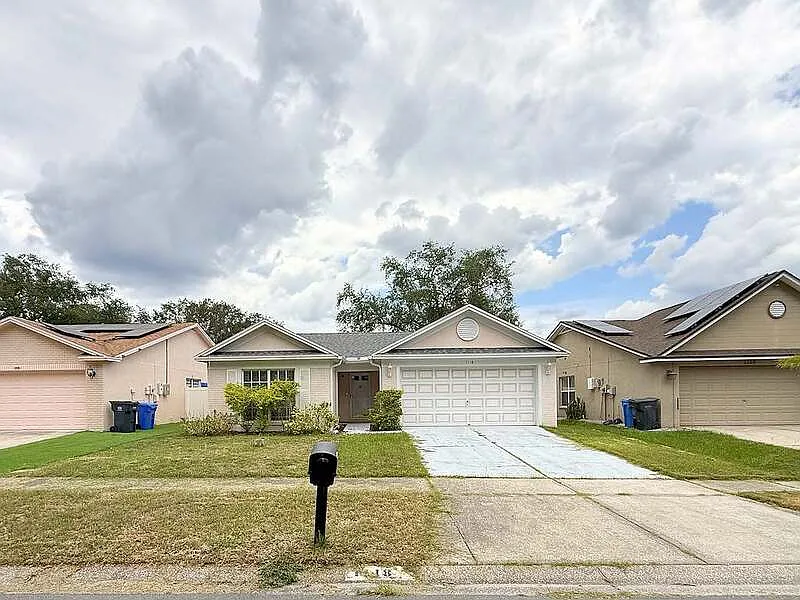 3 bed, 2.0 bath, 1368 sqft, $1,995 — Photo 3