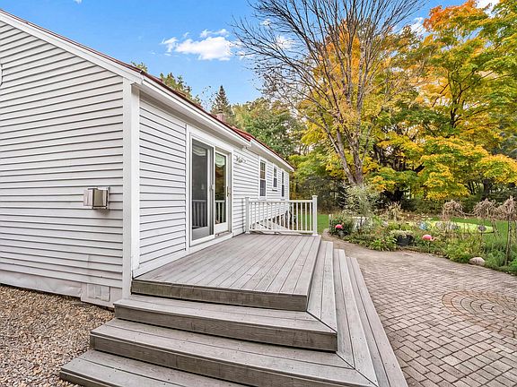 4th image of 22 Cobbetts Pond Road
