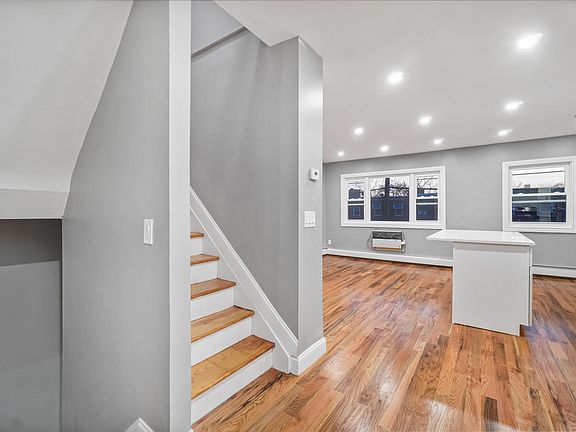 4th image of 865 Quincy Ave #B