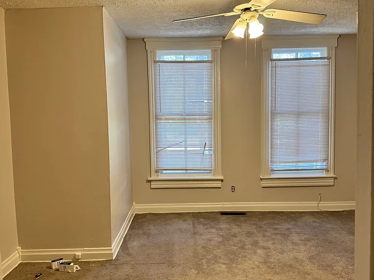 698 Queen St SW #1 — Photo 7