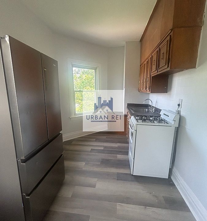 2nd image of 51 W 21st St #2-2-2B