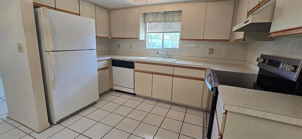 2 bed, 2.0 bath, 960 sqft, $1,200 — Photo 3