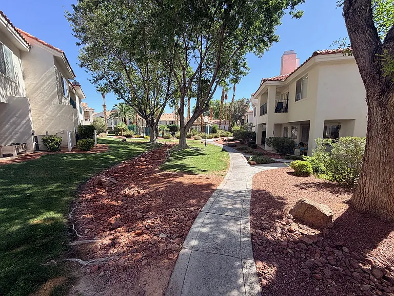 7605 Rolling View Dr #101 — Photo 31