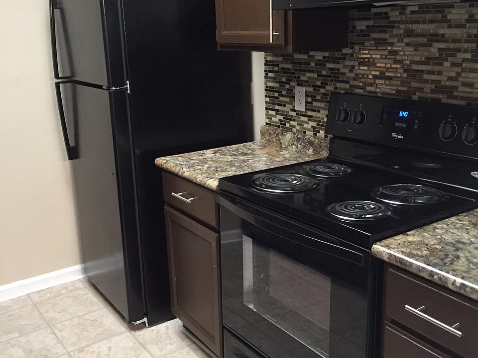 1st image of 409 Cobblewood Bnd