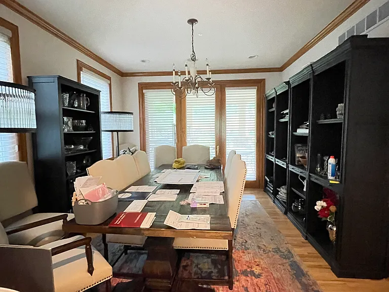 560 University Ave — Photo 27