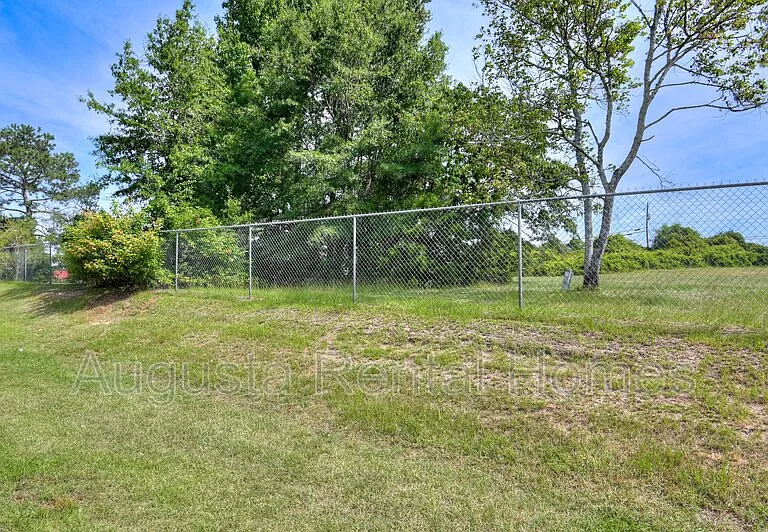 104 Canary St — Photo 9