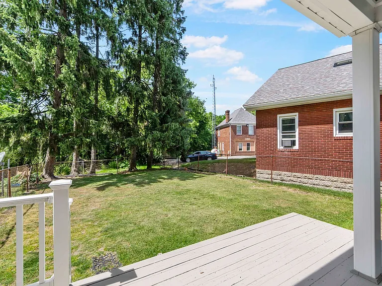350 Ridgewood Ave — Photo 4