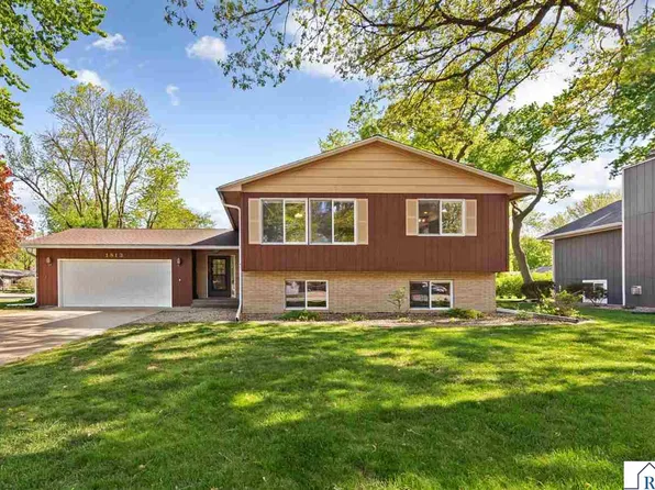 1813 Marie Ln, North Mankato, MN 56003
