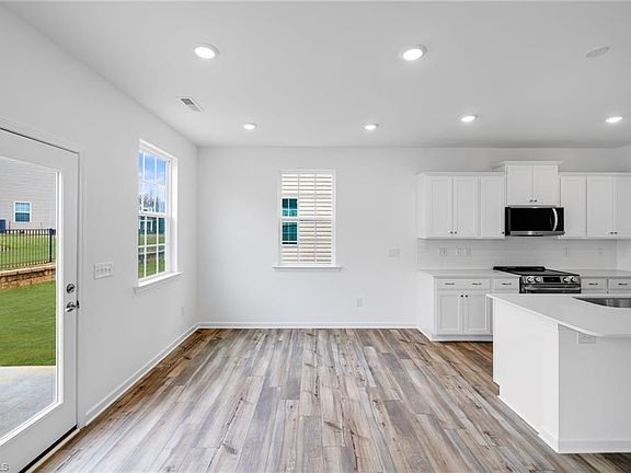 7th image of this home