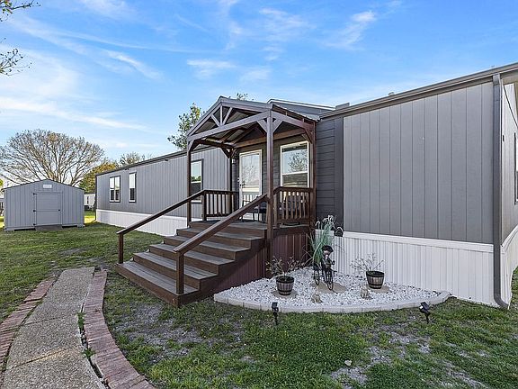 2nd image of 83 Glen Knoll Dr