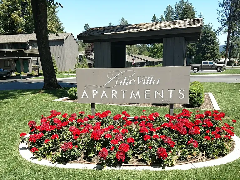 Lake Villa Apartments — Photo 2