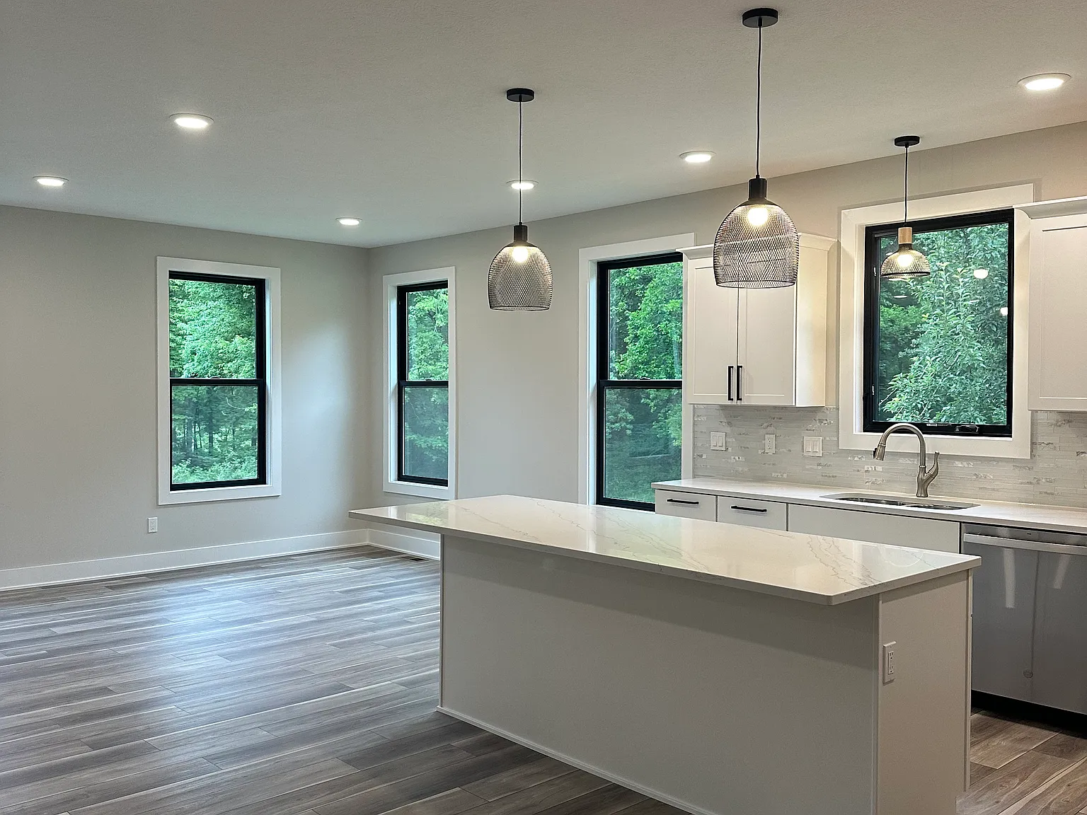 3 bed, 3300 sqft, $2,500 — Photo 4