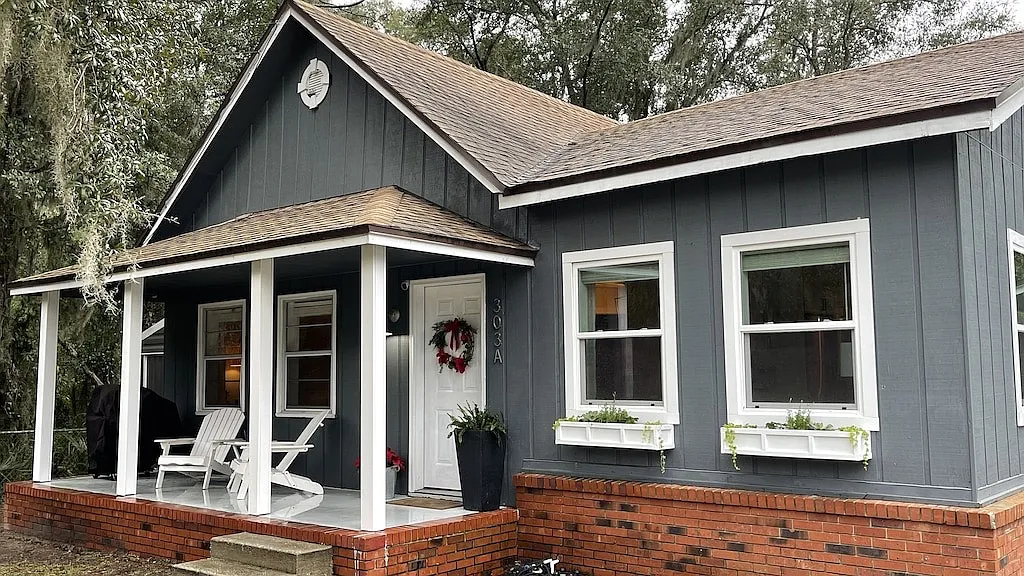 2 bed, 820 sqft, $2,200 — Photo 1