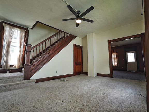 5th image of 716 E 2nd St