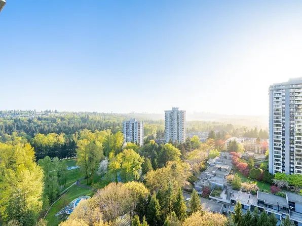 9521 Cardston Ct #2101, Burnaby, BC V3N 4R8