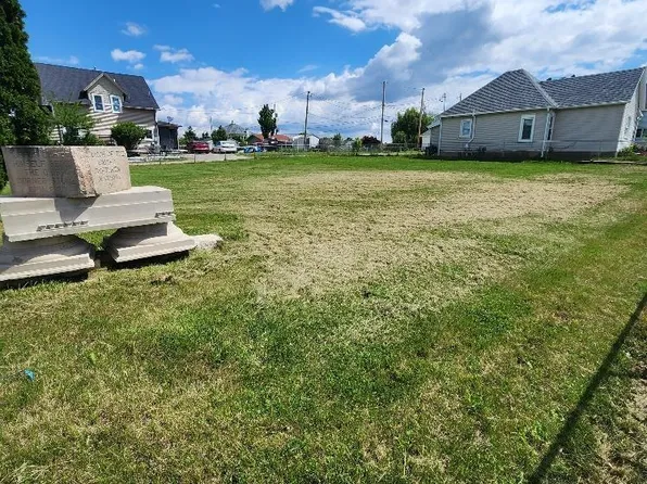 619 W State St, Marshalltown, IA 50158