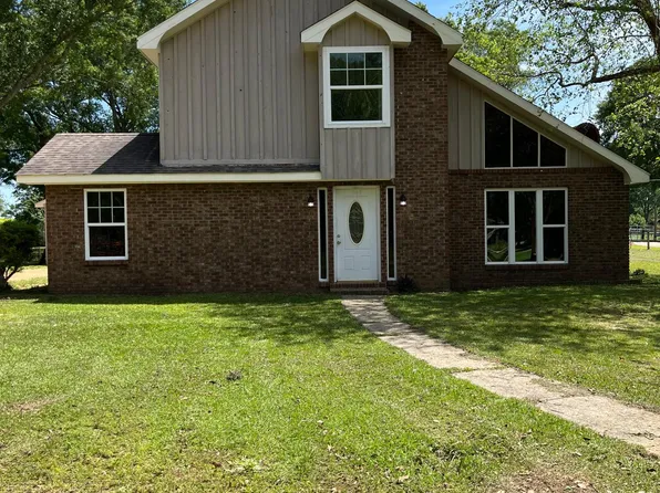 1105 Anna St, Poplarville, MS 39470