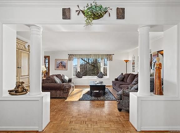 3rd image of 458 Sabine Dr