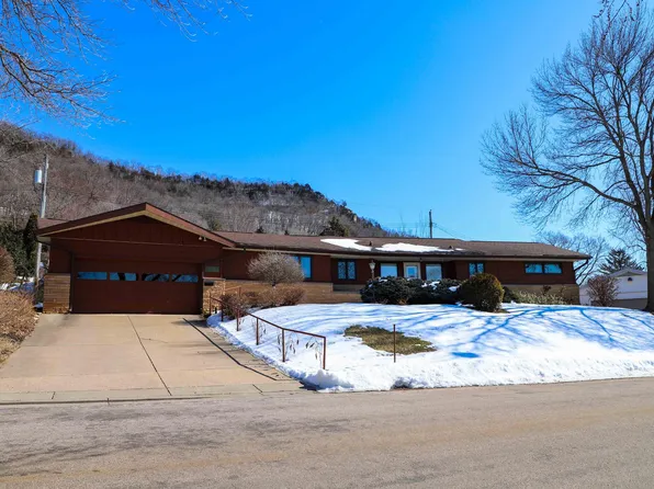 1715 Barnabee Rd, La Crosse, WI 54601