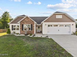 616 Osprey Landing Dr, Holly Ridge, NC 28445