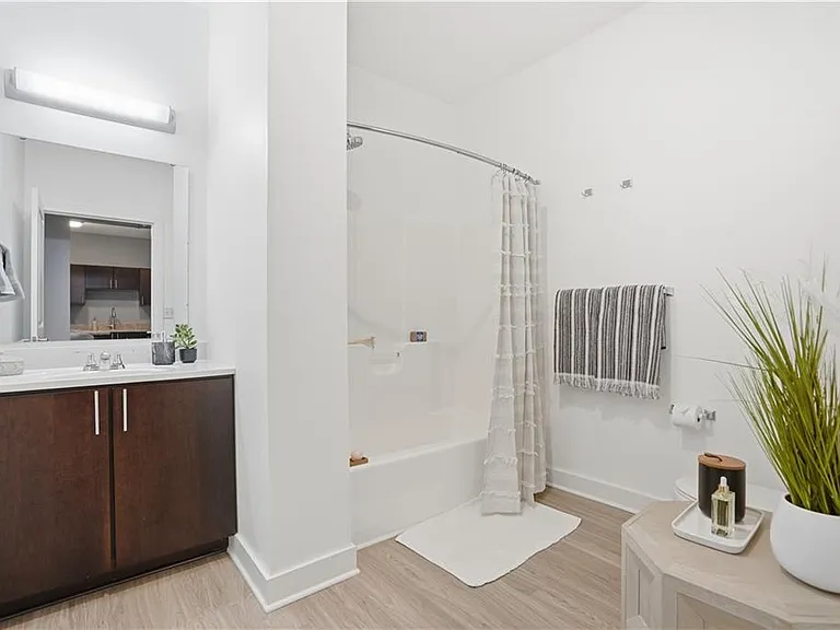 Spacious full bath, tub and shower