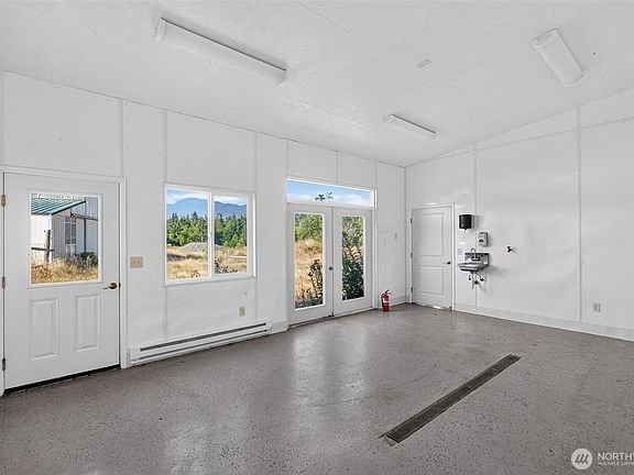 4th image of 1002 Lemmon Road