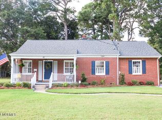 411 E Powell St, Clinton, NC 28328