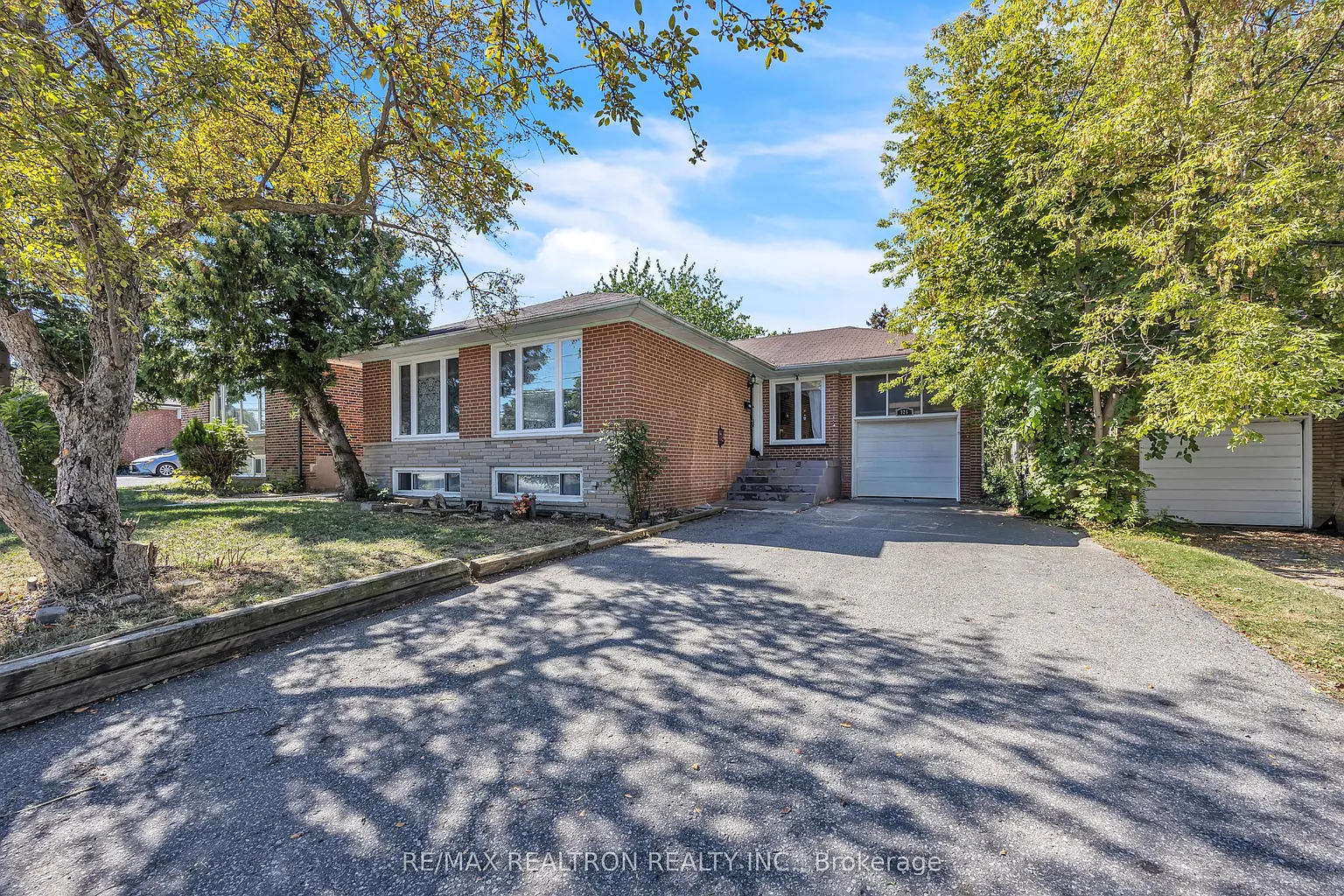 926 Willowdale Ave photo 1
