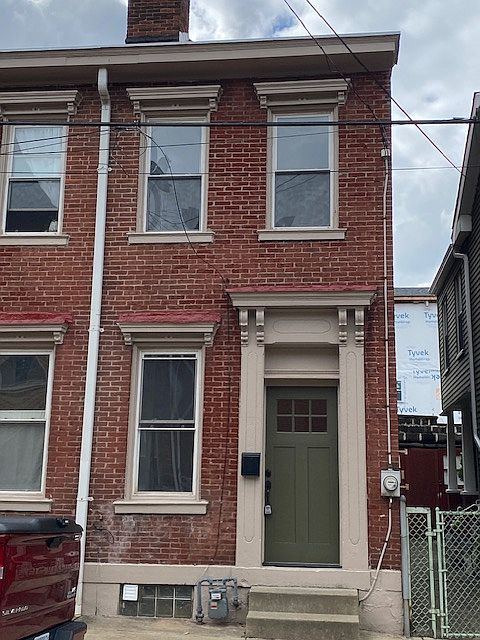 Newly updated townhome just 2 blocks from Butler St. Great location!
