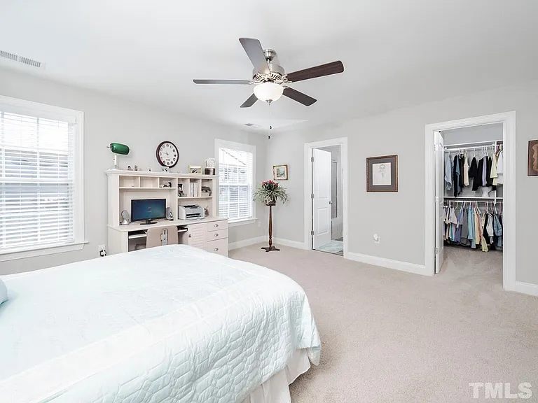 560 Barneswyck Dr — Photo 19