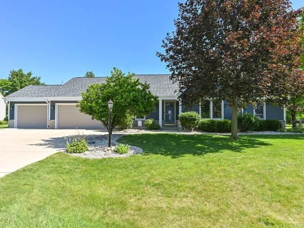 3330 East Stonefield DRIVE, Oak Creek, WI 53154