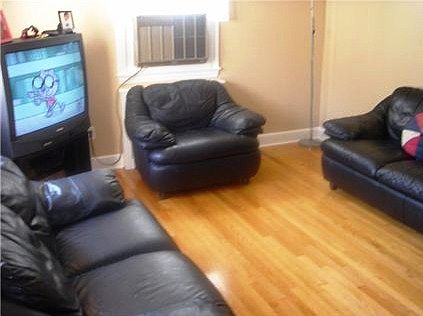 L.Room W/Hardwood FL.