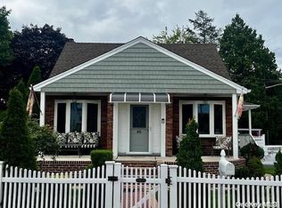 46 Grand St, Elmont, NY 11003