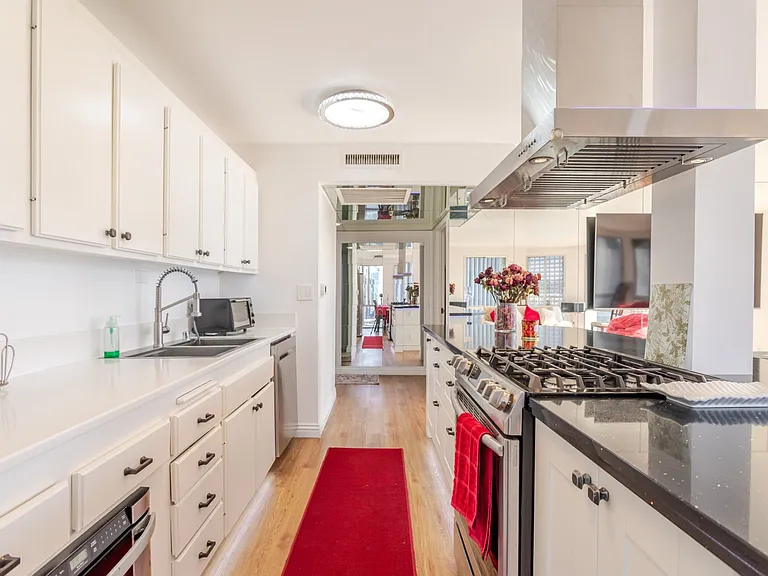 800 W 1st St #1105 — Photo 20