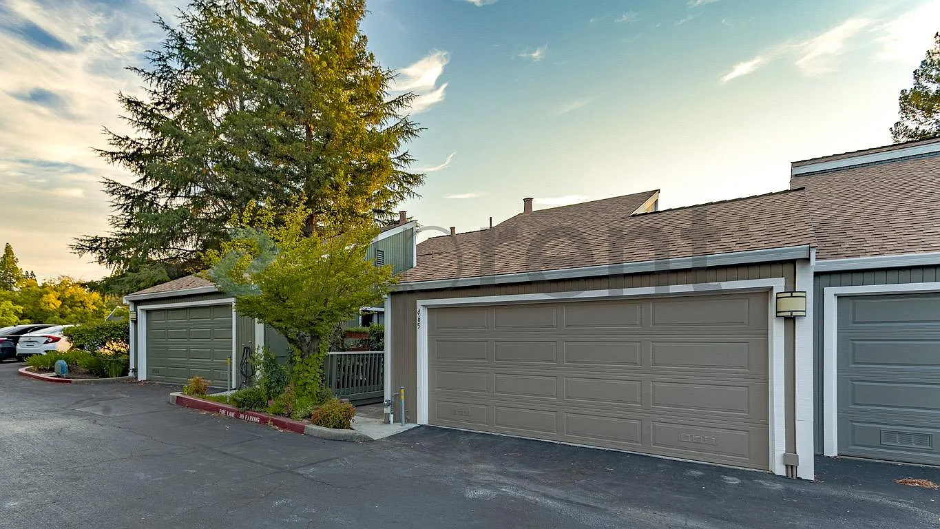 4 bed, 2.5 bath, 1742 sqft, $4,050 — Photo 3