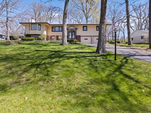 10385 Ellsworth Dr, Roscoe, IL 61073