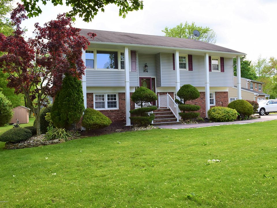 1st image of 206 Tanglewood Ct