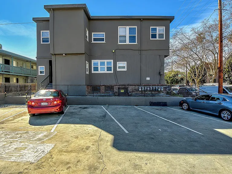 296 N 3rd St #D — Photo 8