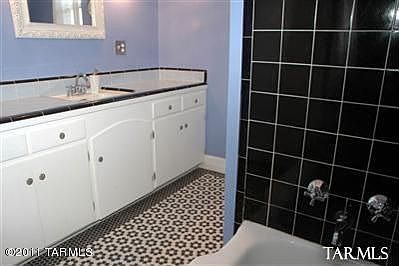 4th image of 409 S Stratford Dr
