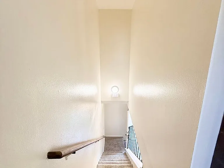 728 N D St — Photo 12