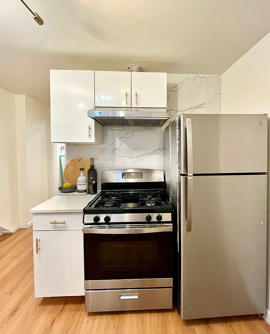 2127 Tasker St — Photo 3