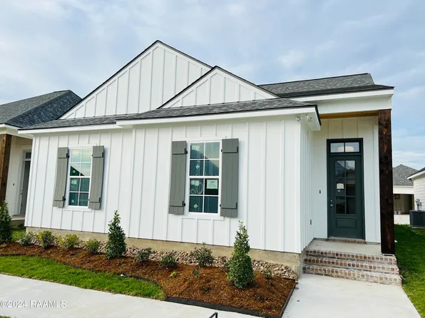 205 Oak Village Dr, Scott, LA 70583