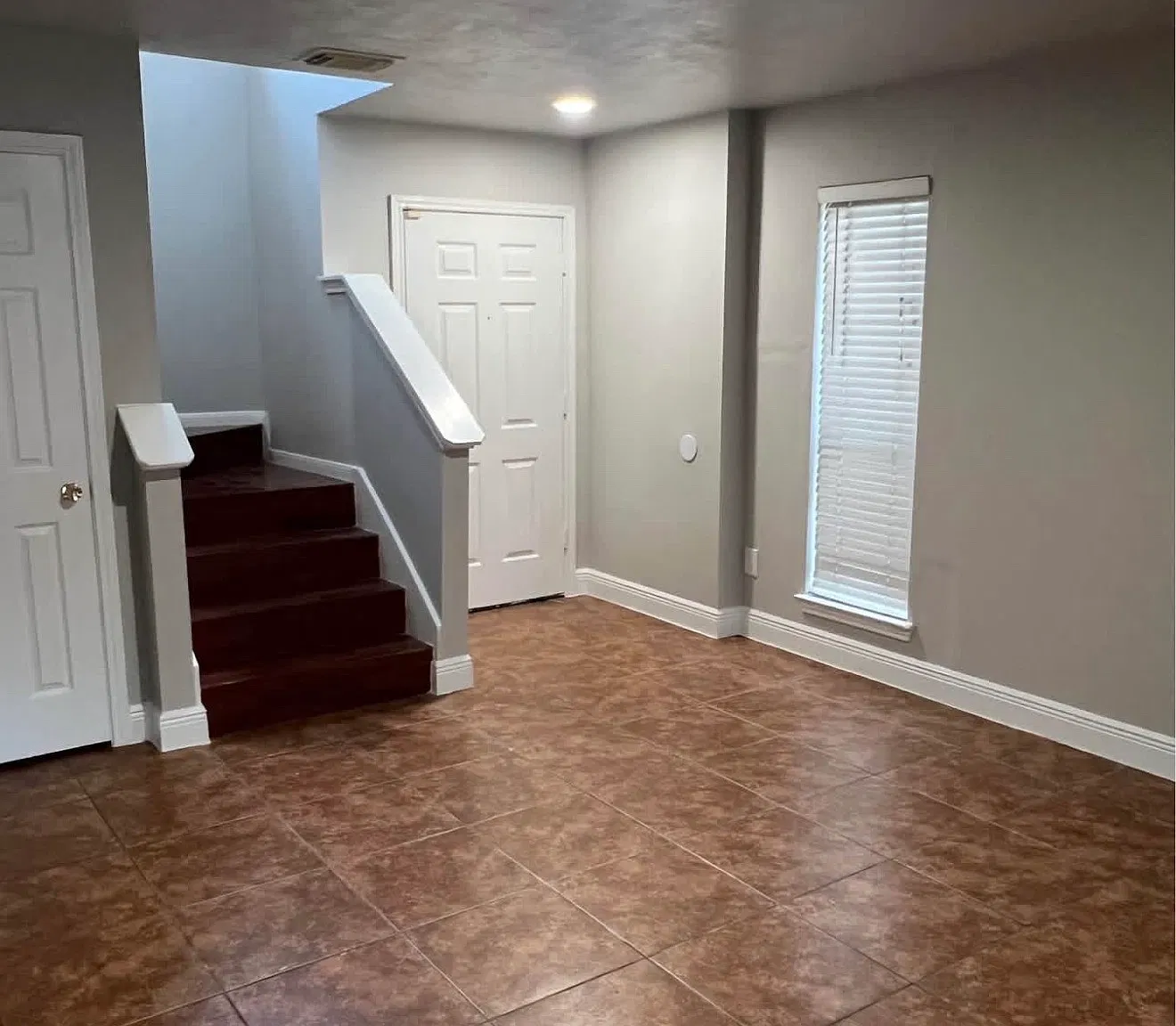 3 bed, 2.5 bath, 1750 sqft, $2,000 — Photo 2