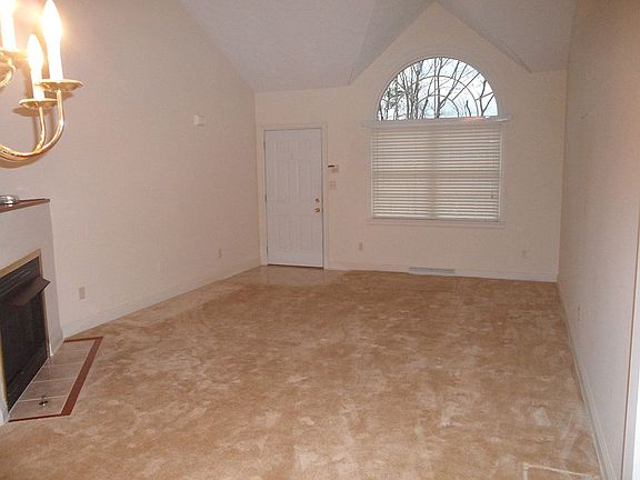 Living Room w/ Gas Fireplace