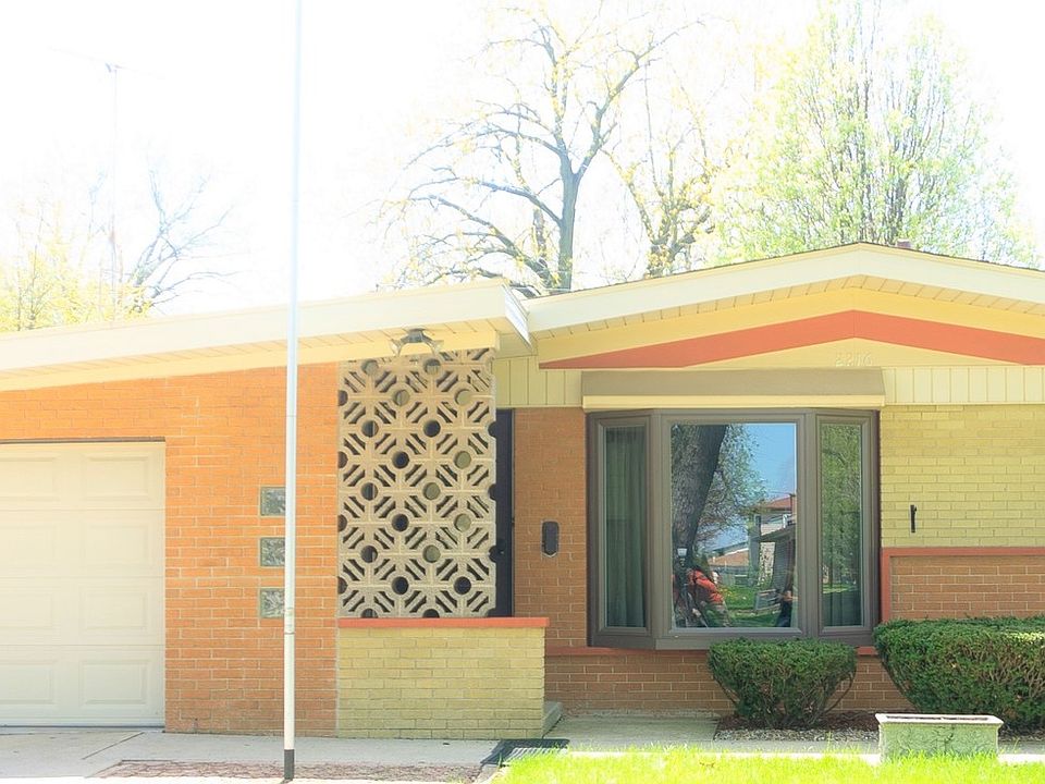 1st image of 2216 Tamarack Dr