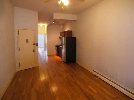 Rented by Joel Weisz, LREB | media 51