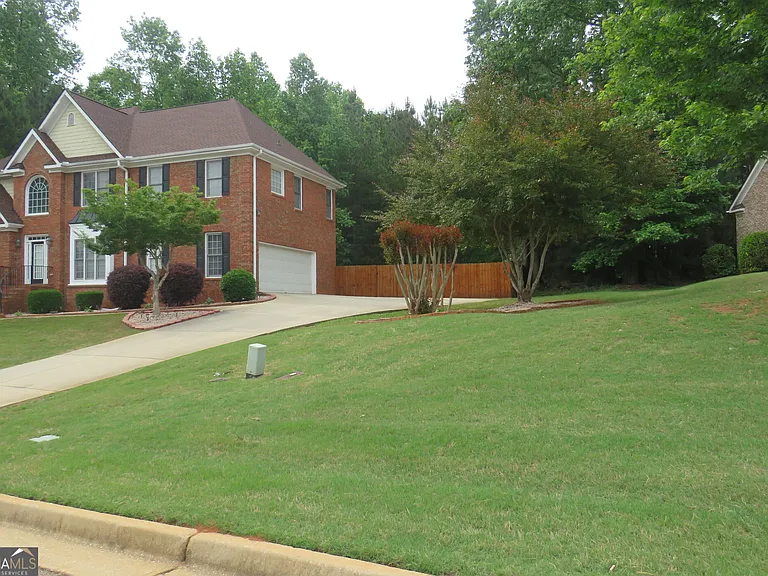 2205 Crescent Walk — Photo 4